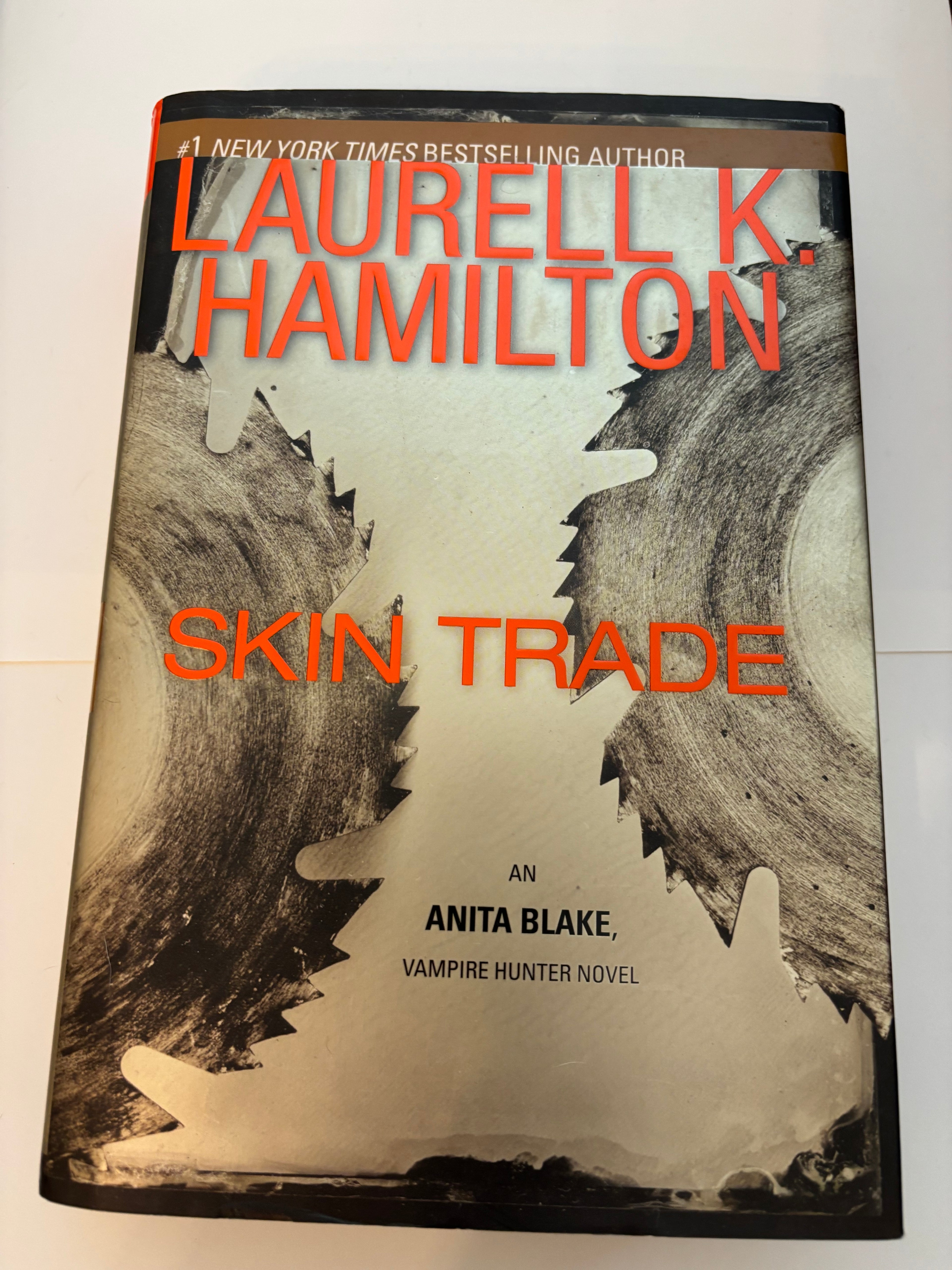 Skin Trade - Laurell K. Hamilton