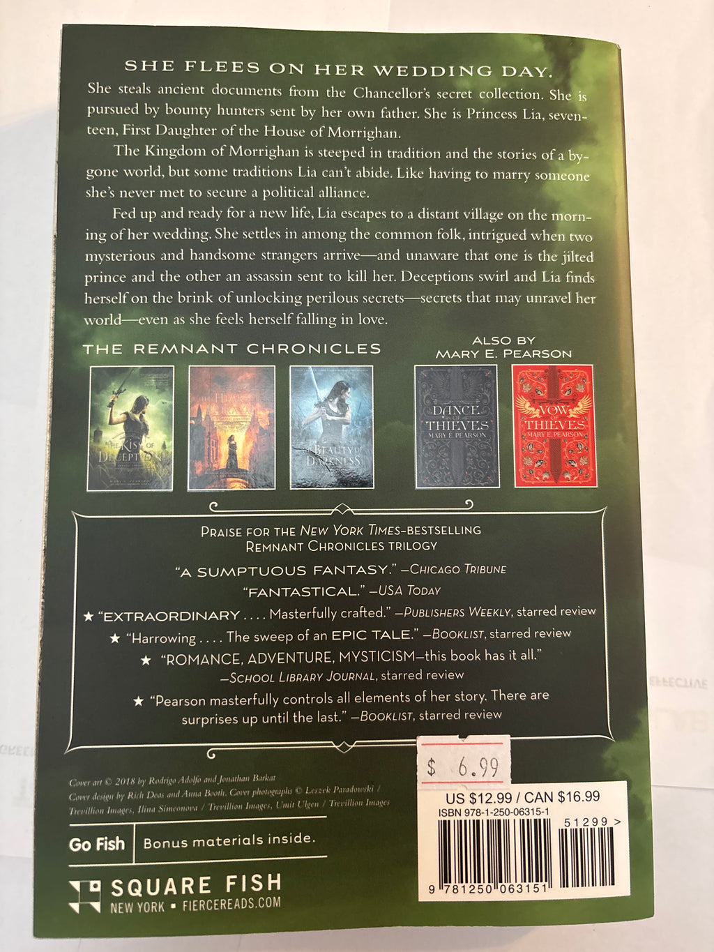 The Kiss of Deception - Mary E. Pearson