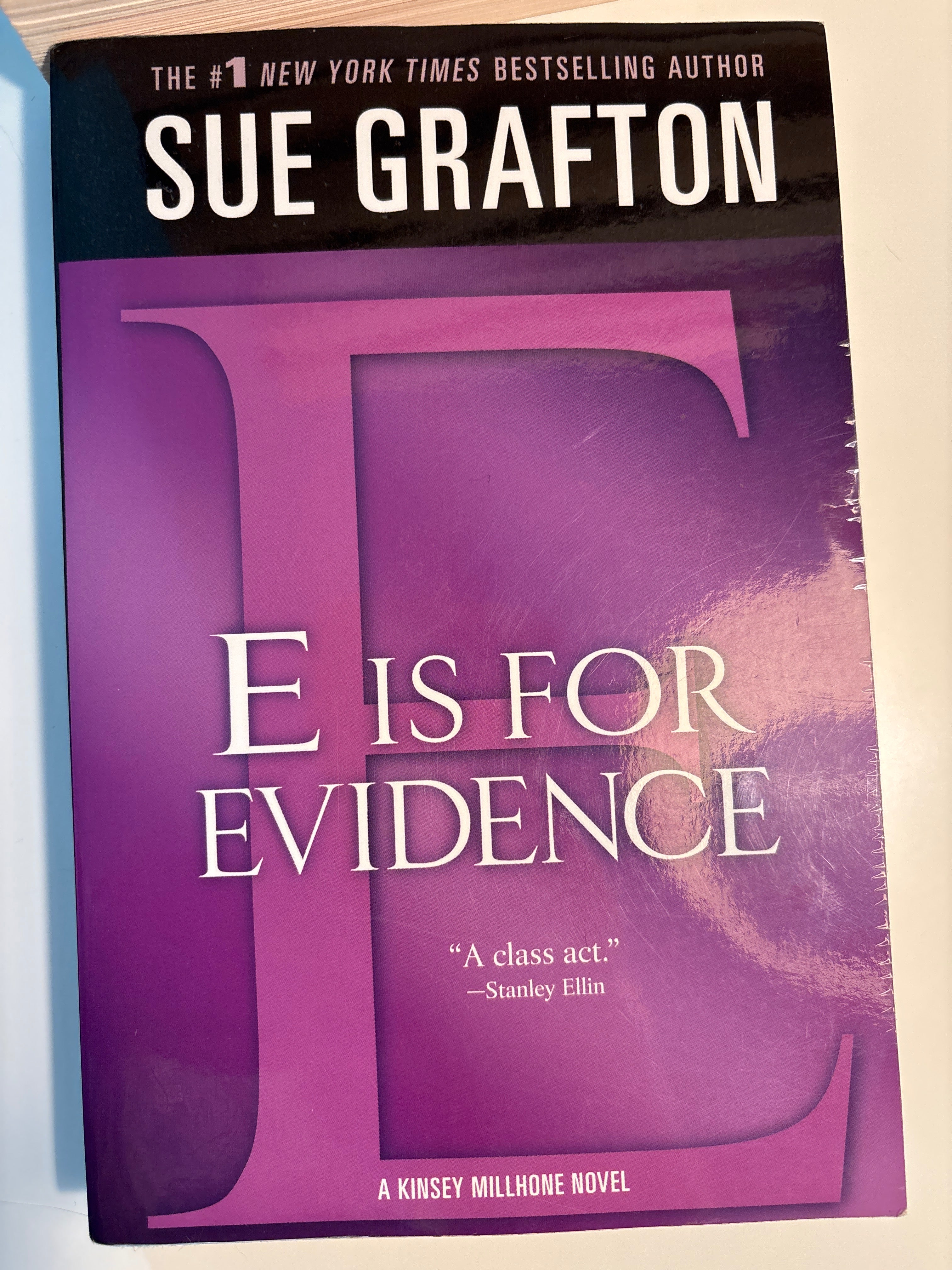E is for Evidence - Sue Grafton
