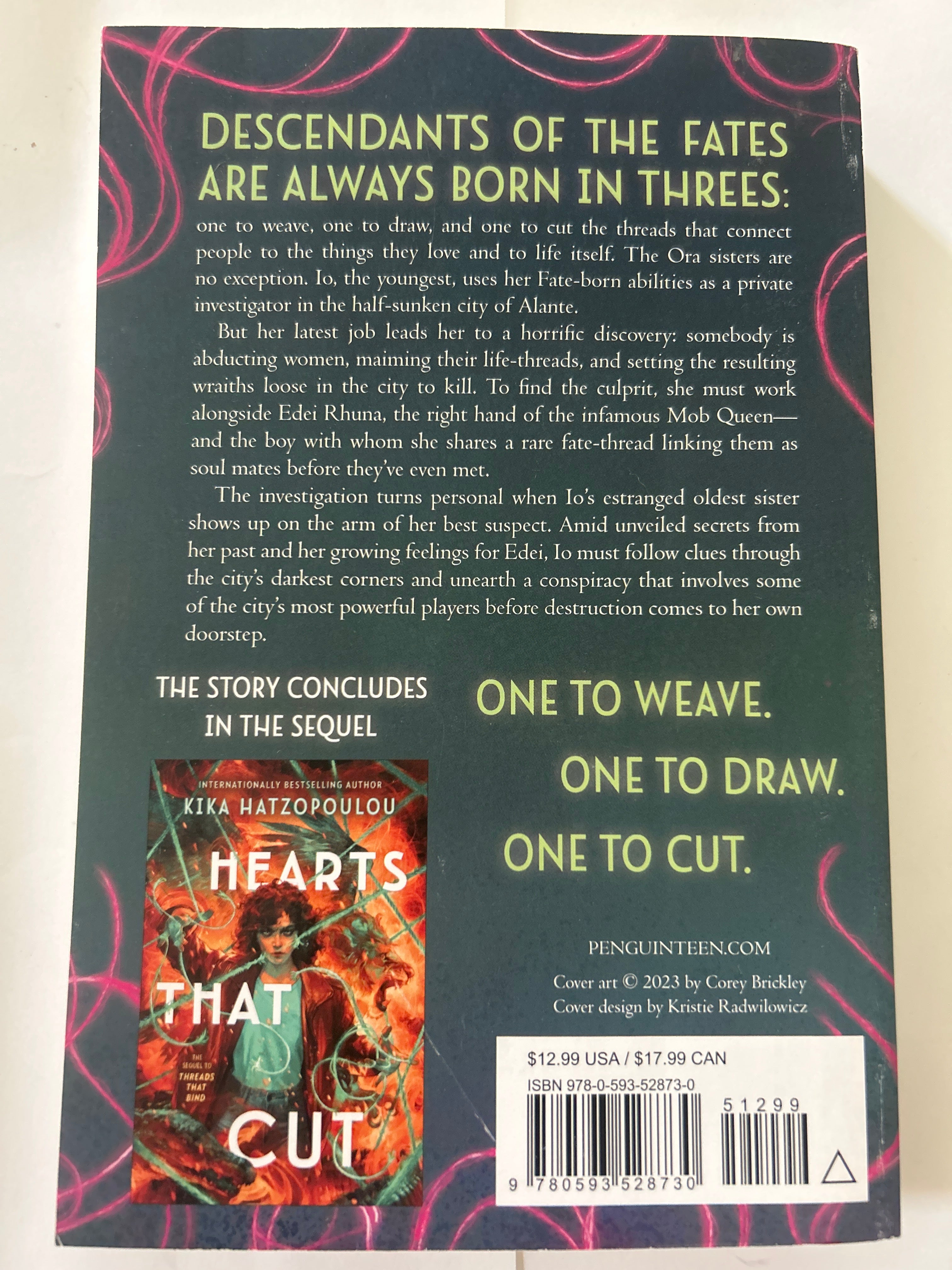 Threads that blind - kika hatzopoulou