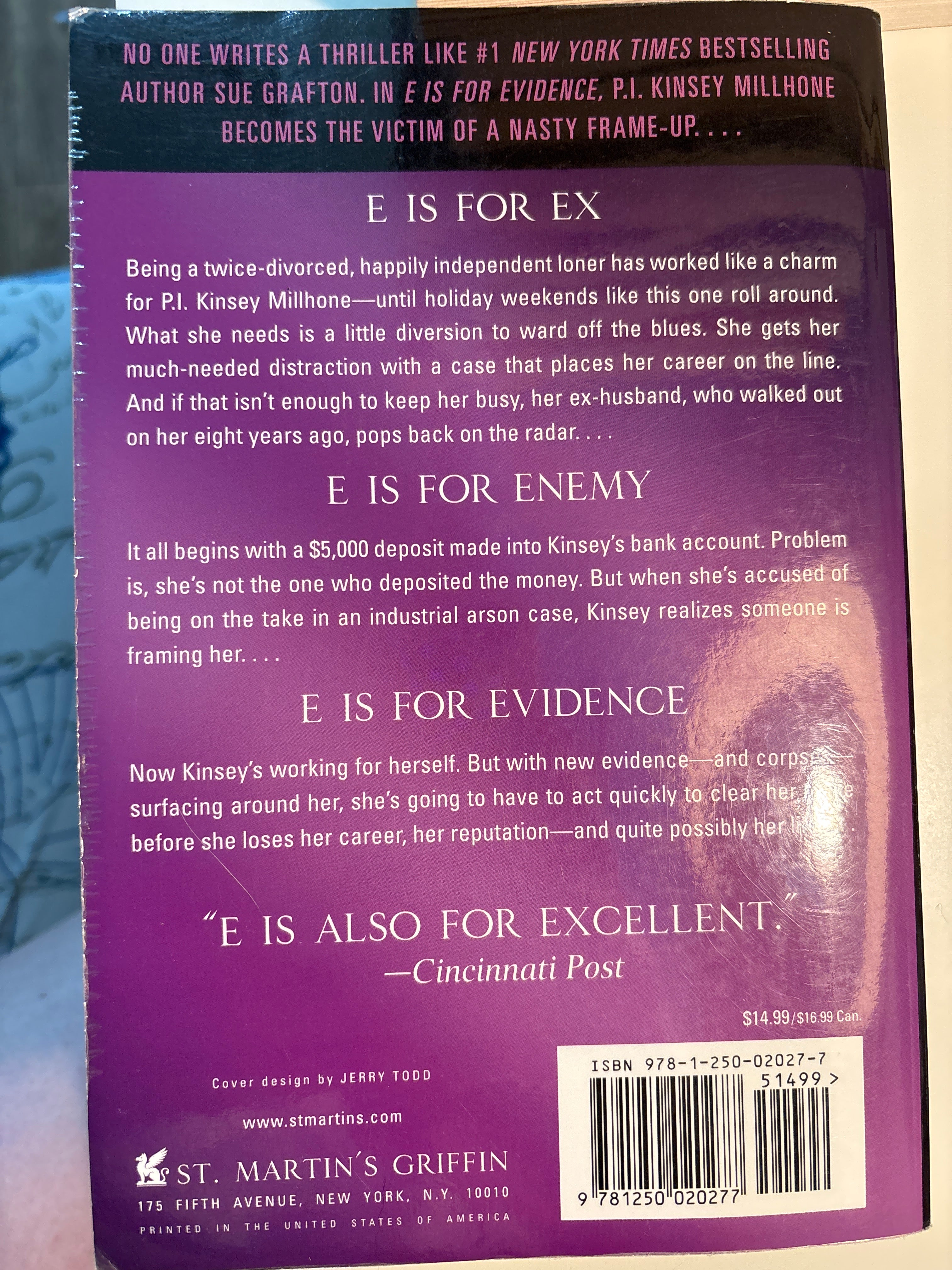 E is for Evidence - Sue Grafton