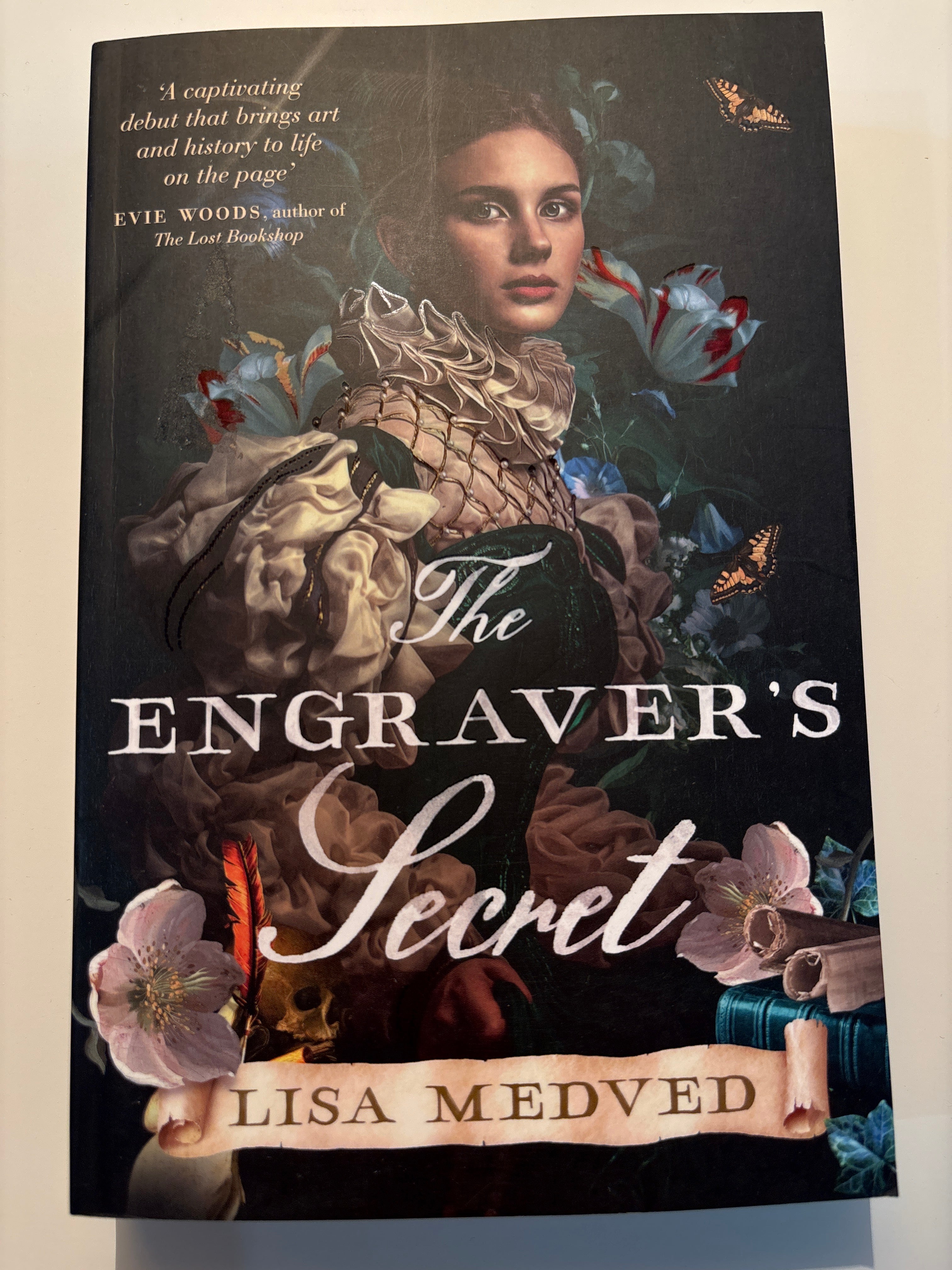 The Engraver's Secret - Lisa Medved