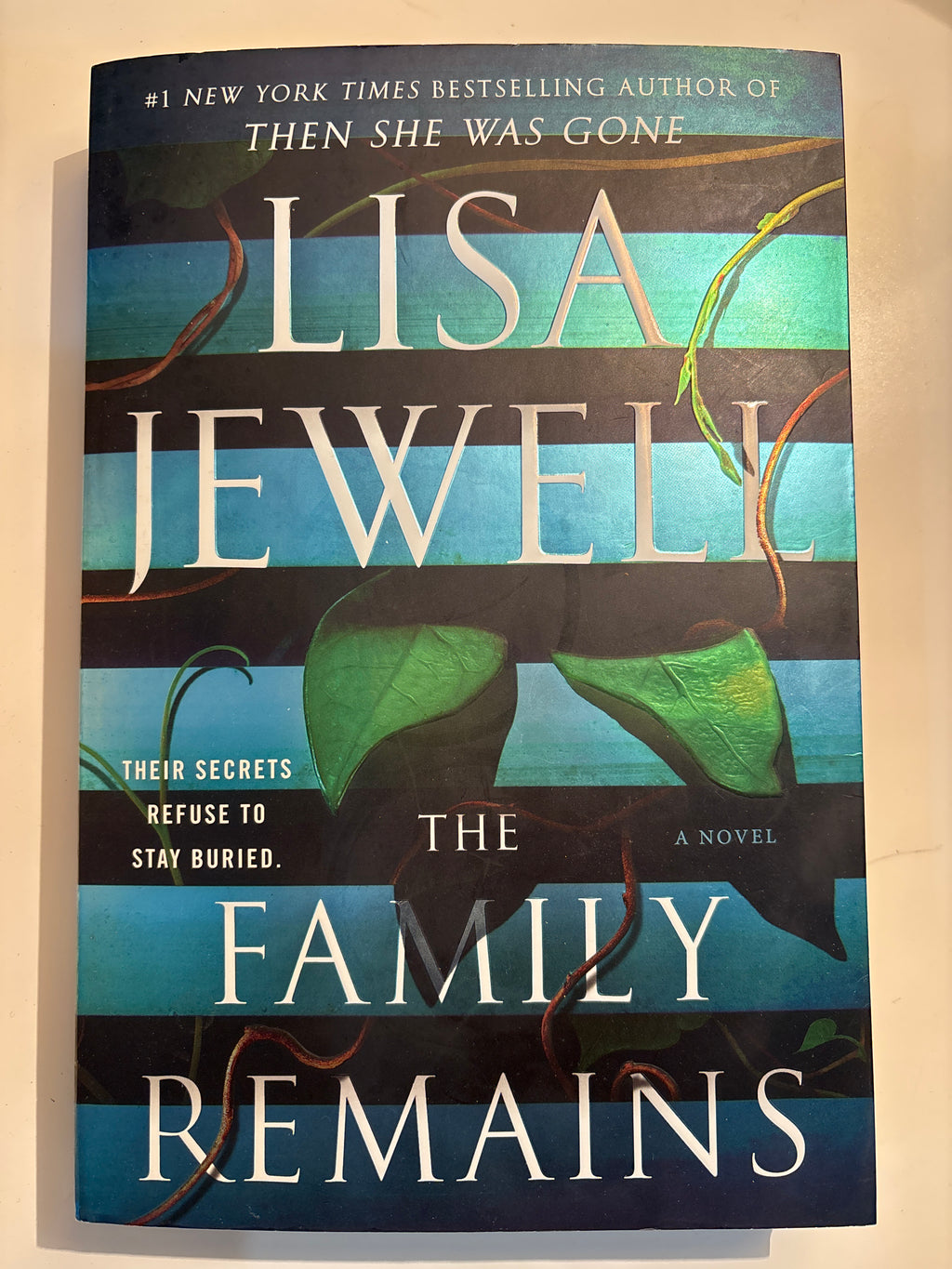The Family Remains - Lisa Jewell