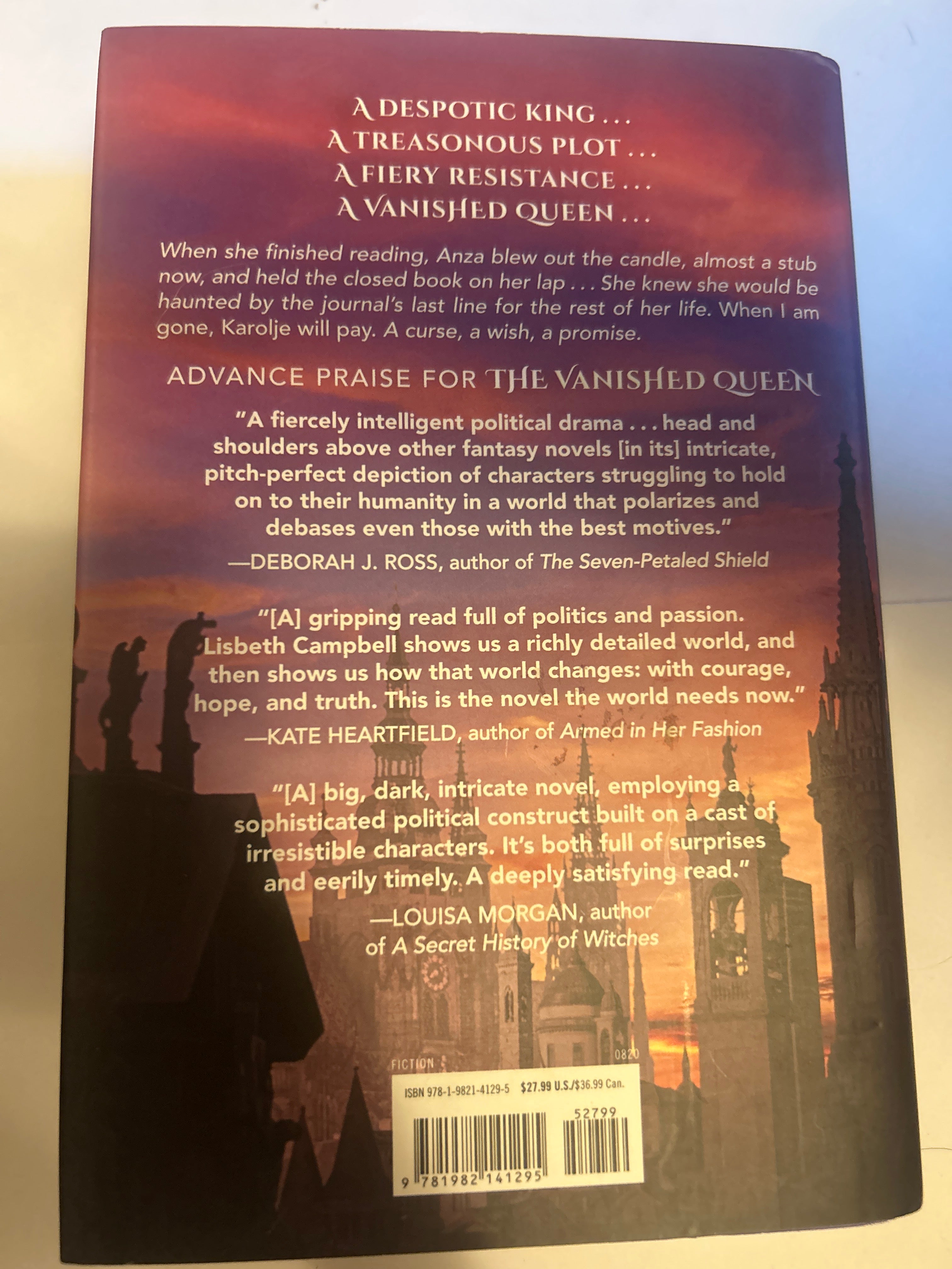 The vanished queen - lisbeth Campbell