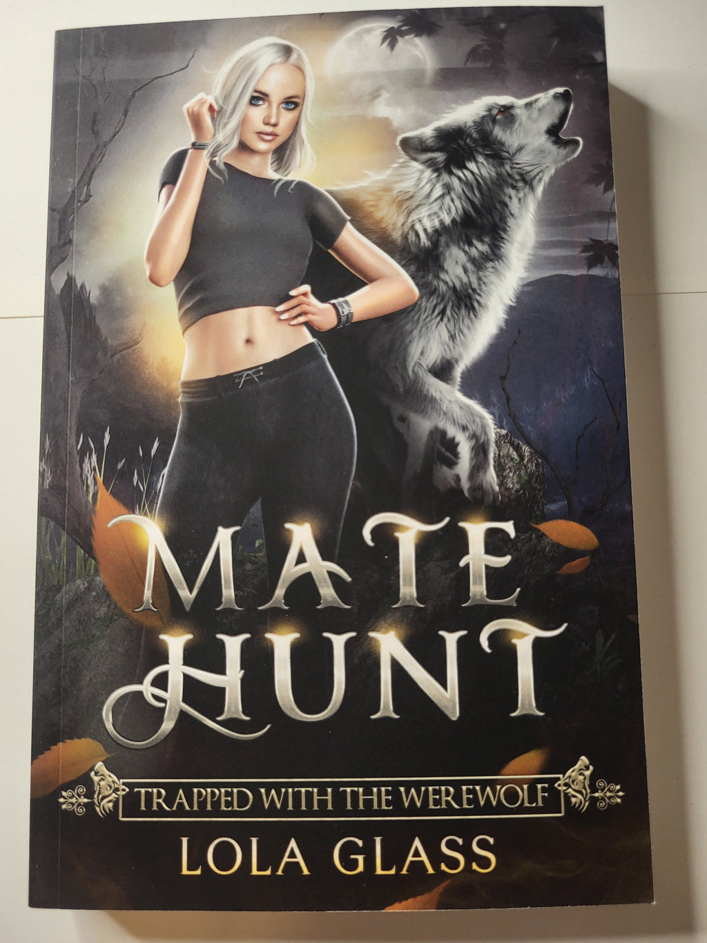 Mate Hunt Trapped With the Werewolf - Lola Glass