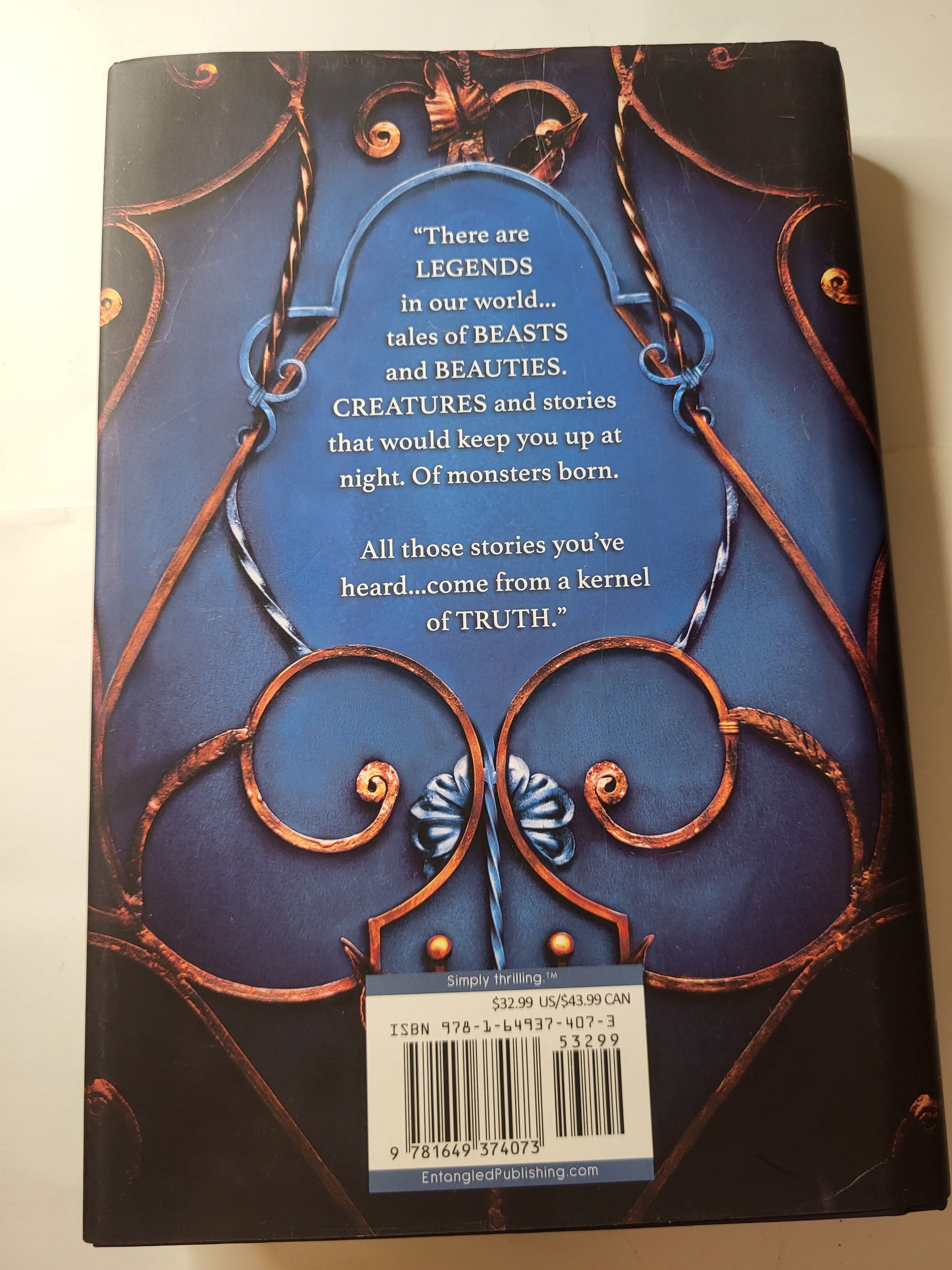 The Wren in the Holly Library - K. A. Linde